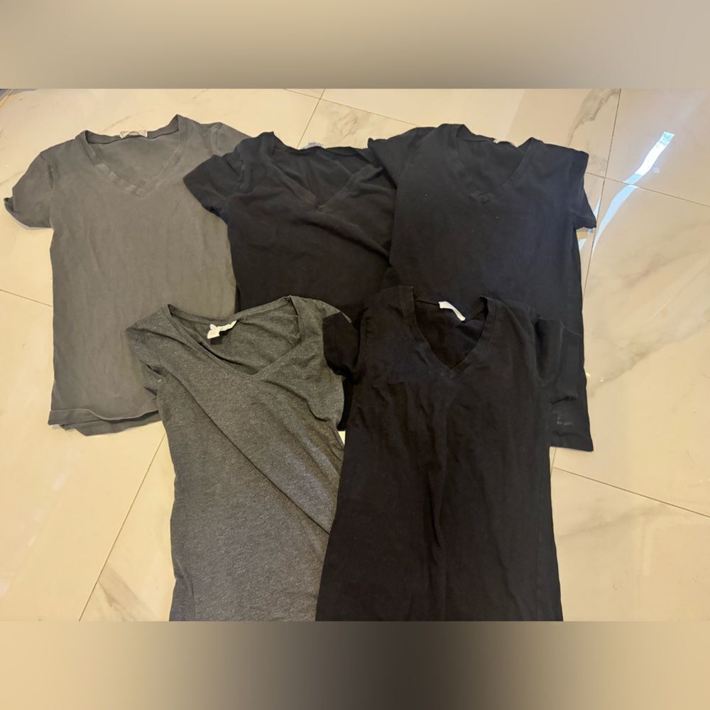 Bundle of 6 t-shirt Zenana Outfitters Black and Gray Short Sleeve Tees#23